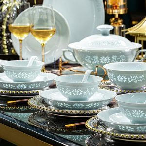 étkészlet | Jingdezhen fehér porcelán domborműves étkészlet költözéshez, esküvői ajándék, étkészlet ajándékdoboz, máz alatti színes, magas hőmérsékletű zöld porcelán. étkészlet étkészlet